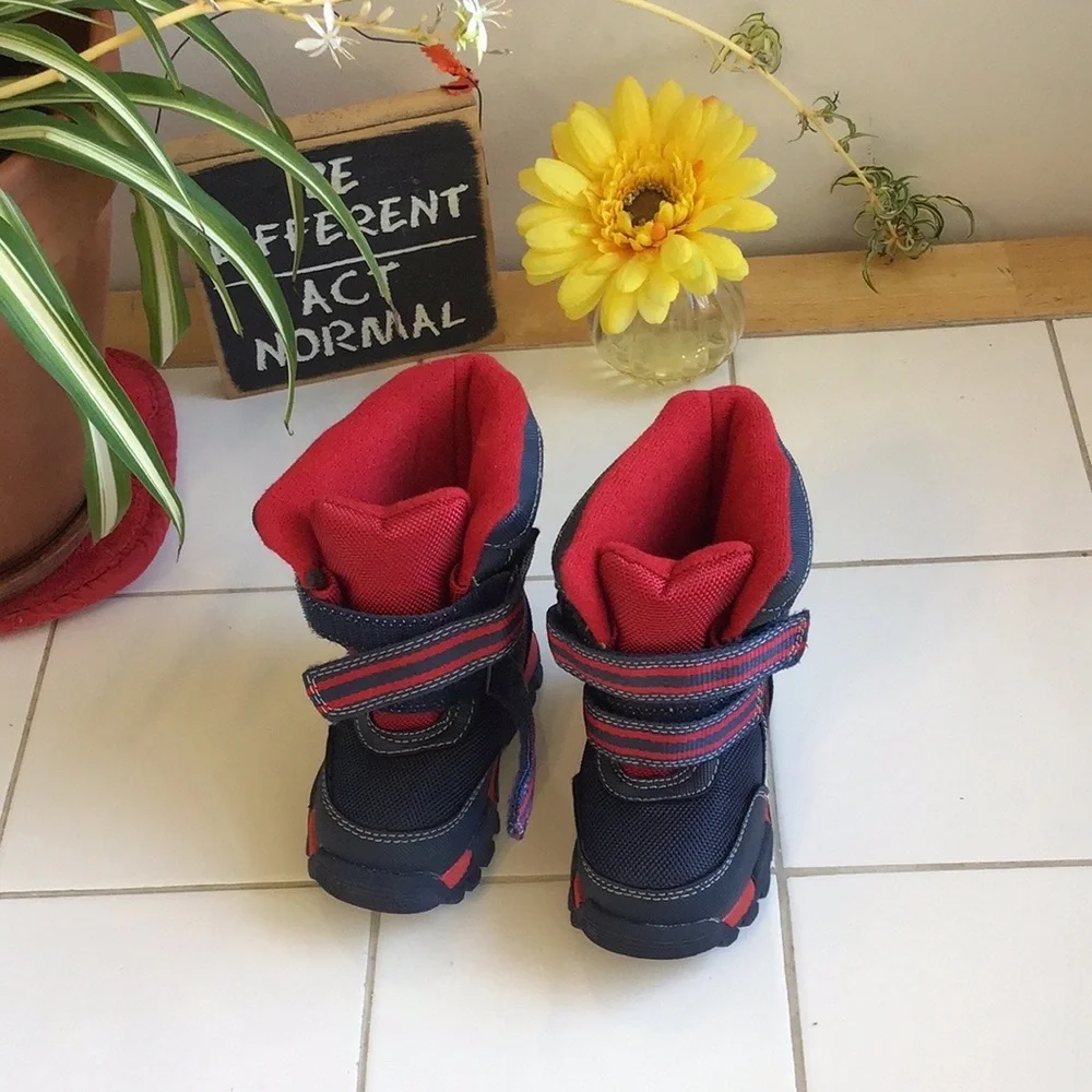 ‘OshKosh B’gosh’ Kids Snow Boots